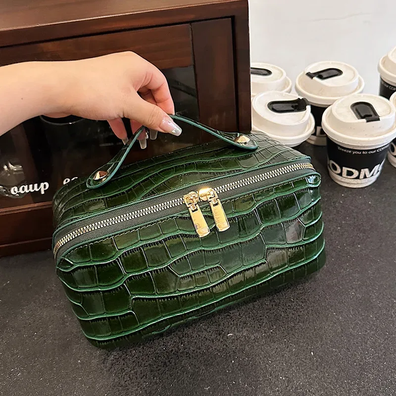 trousse de maquillage grande capacité à motif crocodile, sac de rangement portable de haute qualité, pochette cosmétique durable et tendance pour les voyages quotidiens