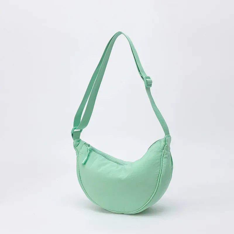 sac bandoulière polyvalent en nylon léger, durable et élégant, disponible en plus de 20 couleurs vibrantes pour un usage quotidien, les voyages et les sorties.