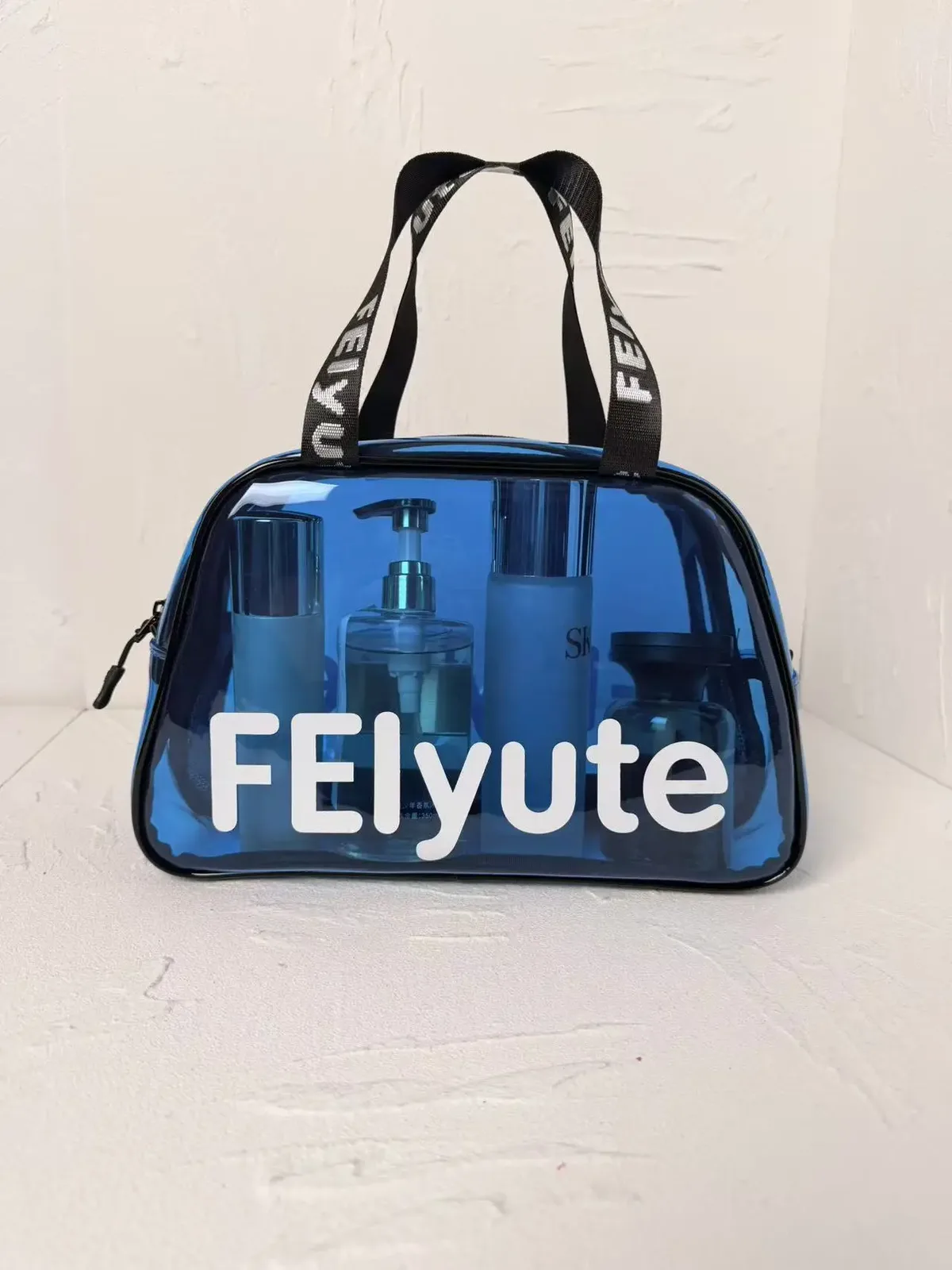 la trousse de toilette pero storecompact convient pour la salle de sport, la natation, le camping et les courtes vacances de week-end.