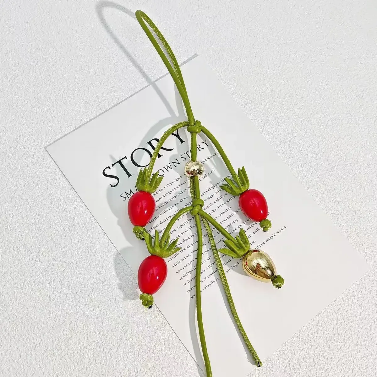 breloque en cuir de vachette motif tomate et gland pour sac à main loewe femme, pendentif exquis, accessoire de sac à dos polyvalent et mignon