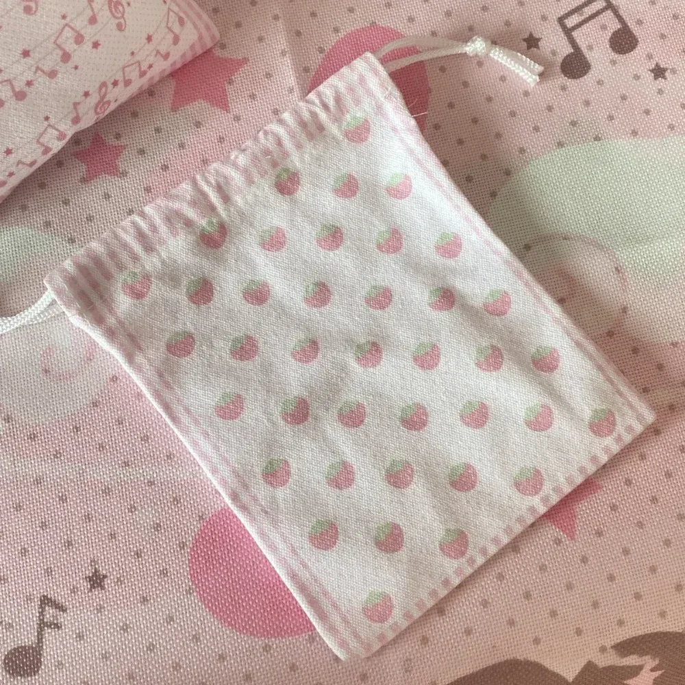nouvelle pochette à cordon grande capacité motif fraise et note de musique, sac à monnaie portable, pochette de rangement pour maquillage, cadeau, motif dessin animé