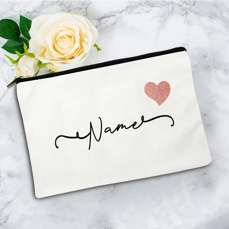 trousse de maquillage personnalisée avec nom en forme de cœur, sac de rangement pour articles de toilette pour femme, trousse à cosmétiques, cadeau de fête pour enseignant