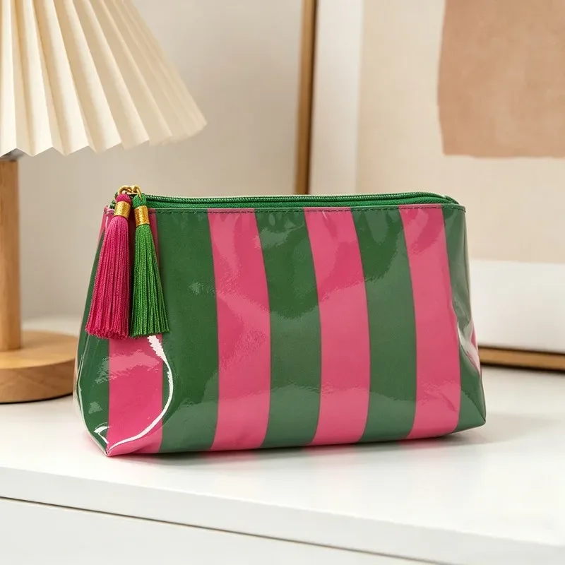 nouvelle trousse de maquillage rayée 2026 avec fermeture éclair et pompon, pochette de rangement imperméable pour cosmétiques et articles de toilette de voyage