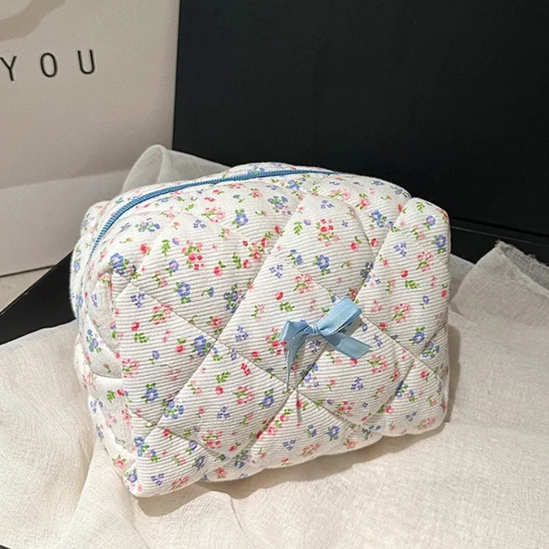 sac de rangement de maquillage matelassé à fleurs, organisateur de voyage portable, pochette de toilette cosmétique, sac à main de maquillage mignon, pochette