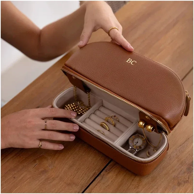 trousse cosmétiques cuir grainé noire zip doré lettres mb voyage maquillage bijoux transport demi professionnelle usage journalier