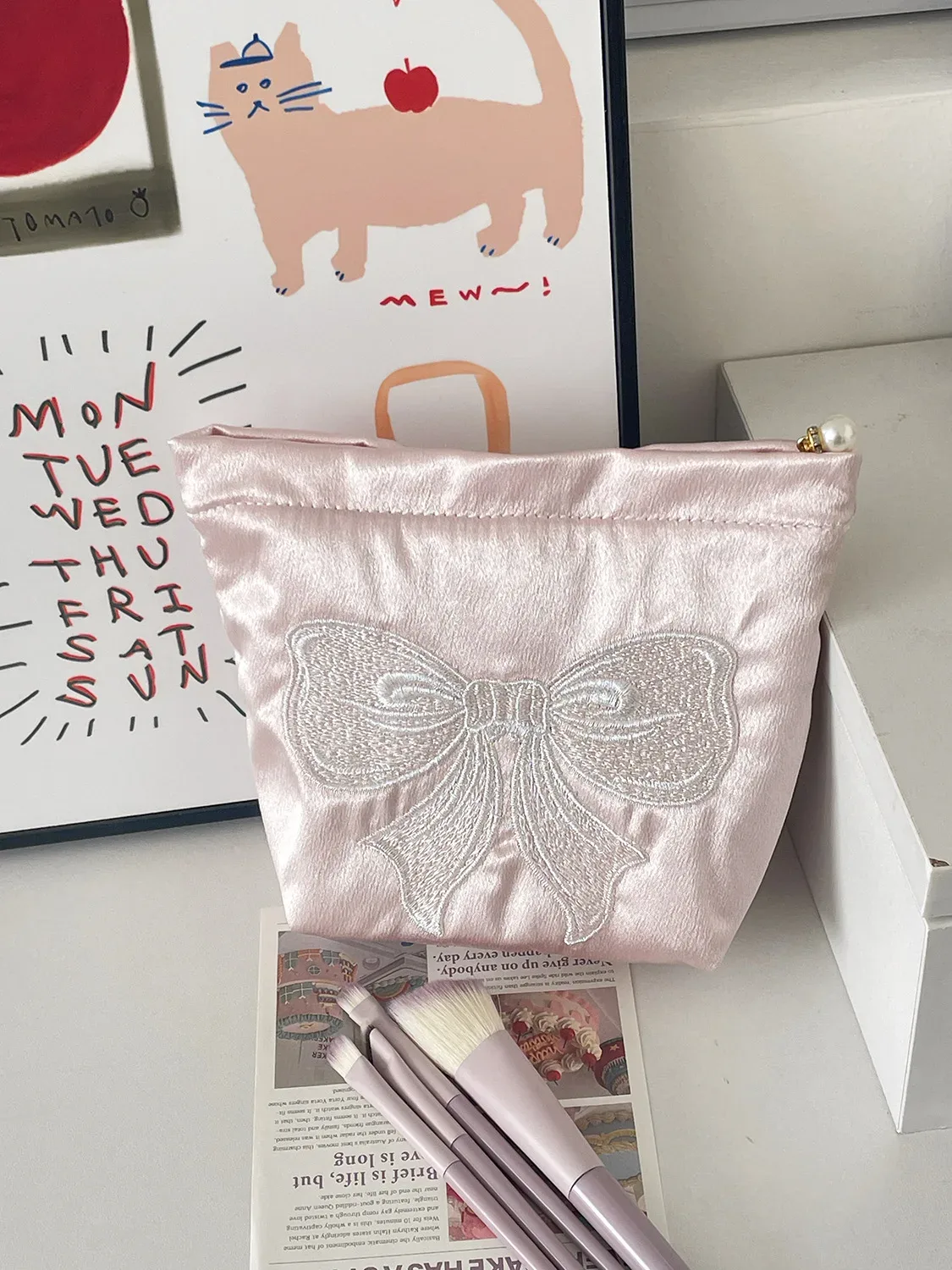 pochette de maquillage rose nacrée avec nœud, mignonne et féminine, en satin brodé, grande capacité, sac de rangement pour cosmétiques