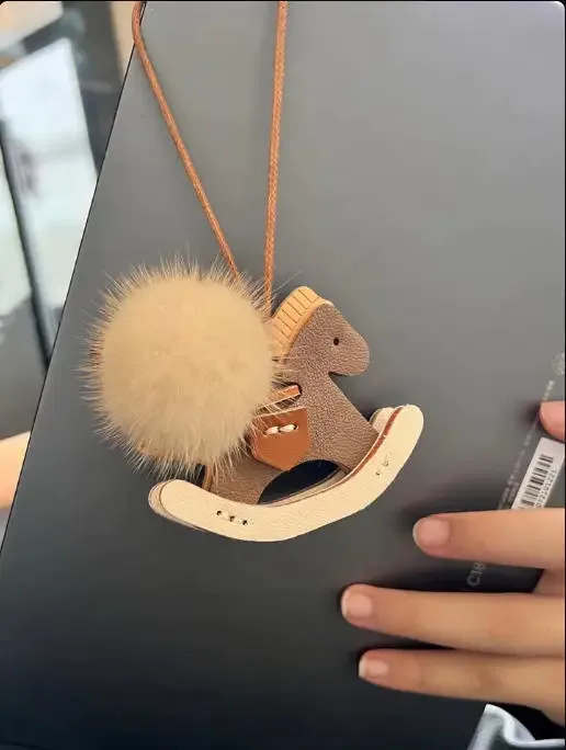 adorable breloque de sac, pendentif de sac à dos en peluche simple en forme de cheval, porte-clés, boule de fourrure de vison véritable, ornement décoratif à suspendre pour sac