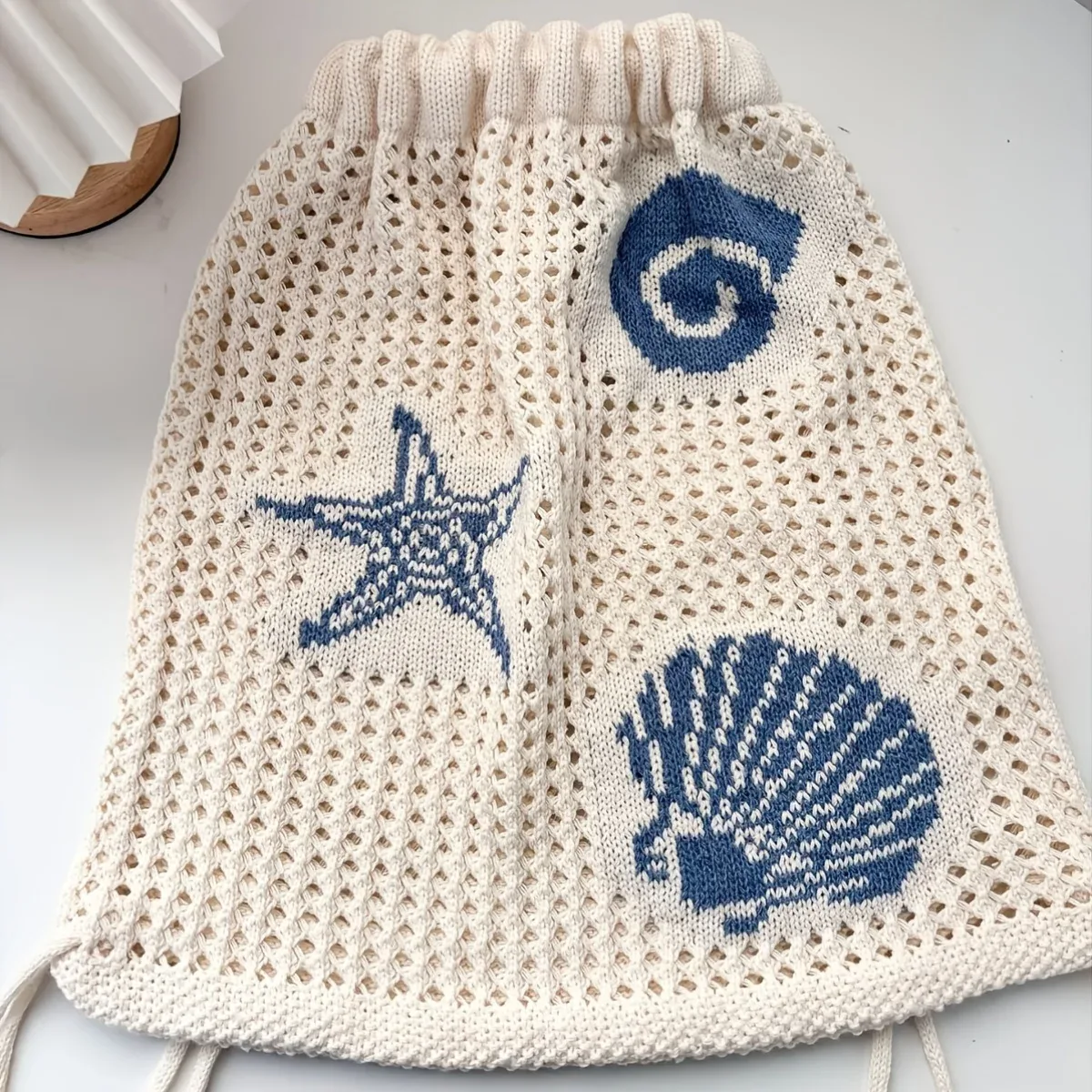 sac à dos et sac à bandoulière en maille ajourée pour femme, élégant et magnifique, un incontournable pour les vacances d'été à la plage, avec décorations en forme d'étoile de mer et de coquillages, est le sac de rangement idéal pour le football et le basketball, grande capacité et multifonctionnel, est le cadeau parfait pour les anniversaires, la saison des diplômes et la rentrée scolaire, cadeau d'anniversaire.
