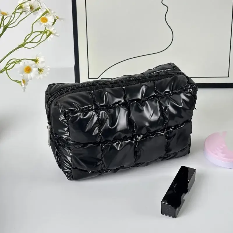 pochette cosmétique matelassée avec un grand espace pour les voyages