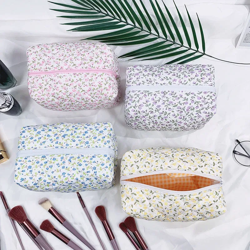 organisateur voyage polyester fleurs motifs multicolores sac compression usage cosmétiques rangement détails travail toilette transport