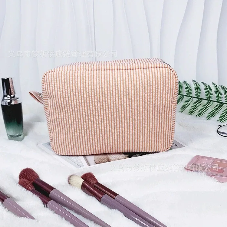 trousse de maquillage avec nom personnalisé, trousse de toilette brodée personnalisée pour cadeau de mariage, sac de rangement pour cadeaux de demoiselle d'honneur, sac à cosmétiques tendance 2025