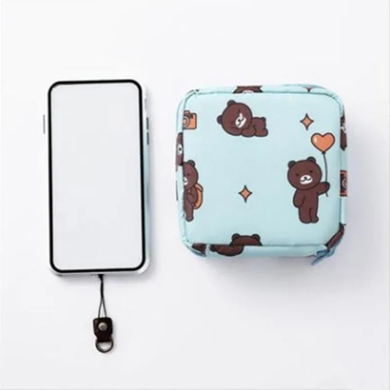 trousse toilette nylon imprimés animaux bleu rose noir blanc pastel voyage maquillage cosmétiques organiseur écouteurs monnaie