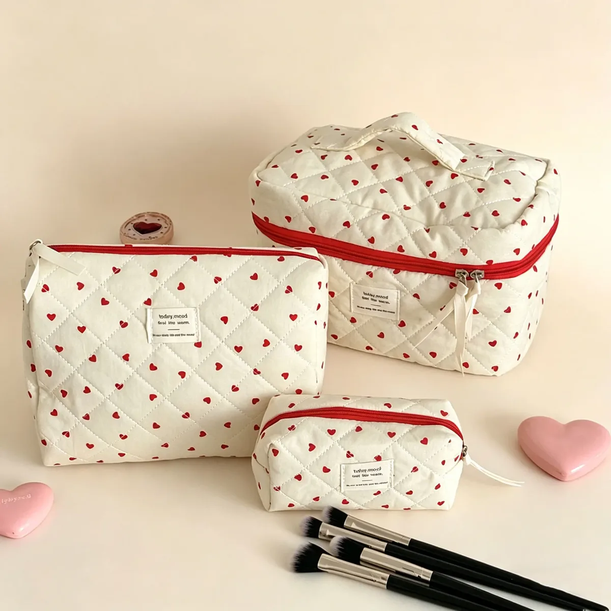 sac de maquillage portable pour femmes, sac de rangement rouge love, sac matelassé multifonctionnel de grande capacité, sac de rangement essentiel pour voyage