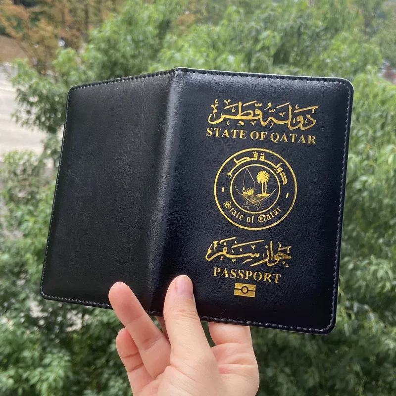 porte-passeport qatar, couverture de passeport de style moyen-oriental, étui en pu à la mode pour passeports, fente pour carte sim, organisateur de documents de voyage