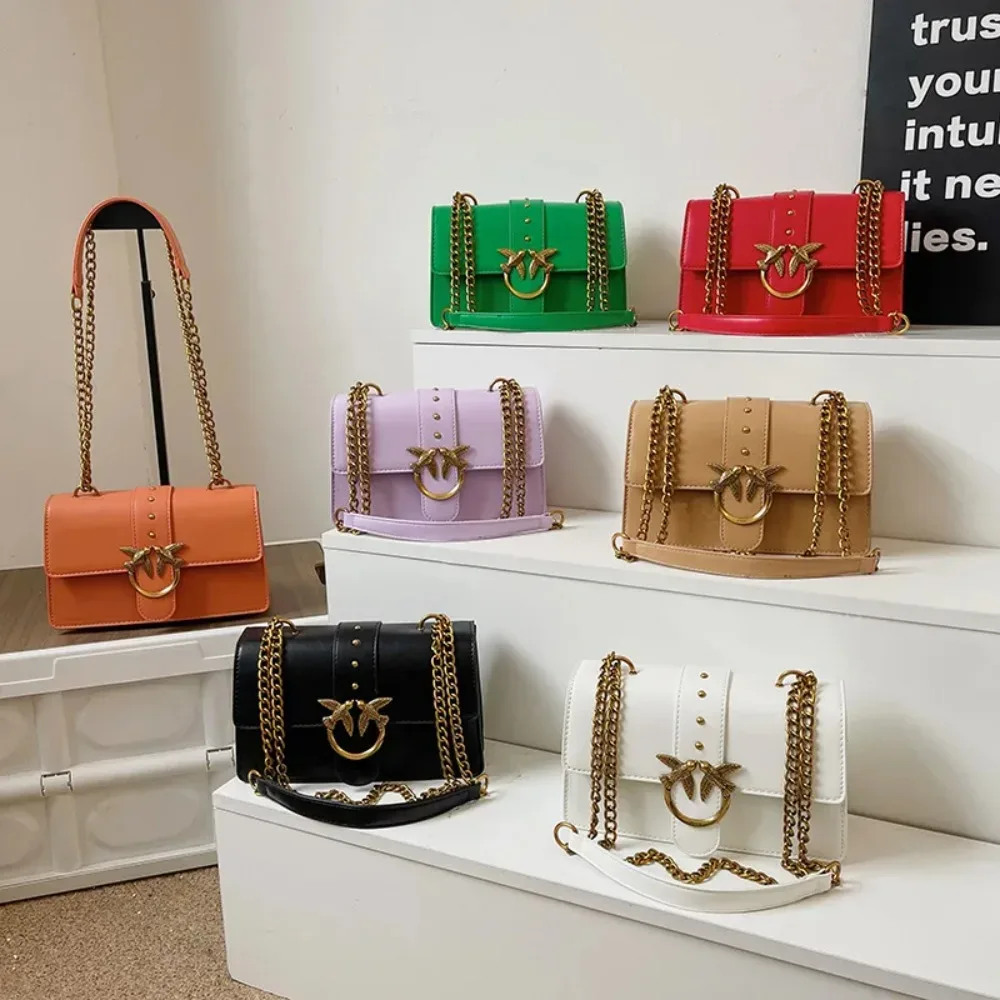 nouveau sac bandoulière chaîne pour femme, sac à l'épaule sous le bras style européen et américain, petit sac carré vintage avec décorations métalliques pour le quotidien