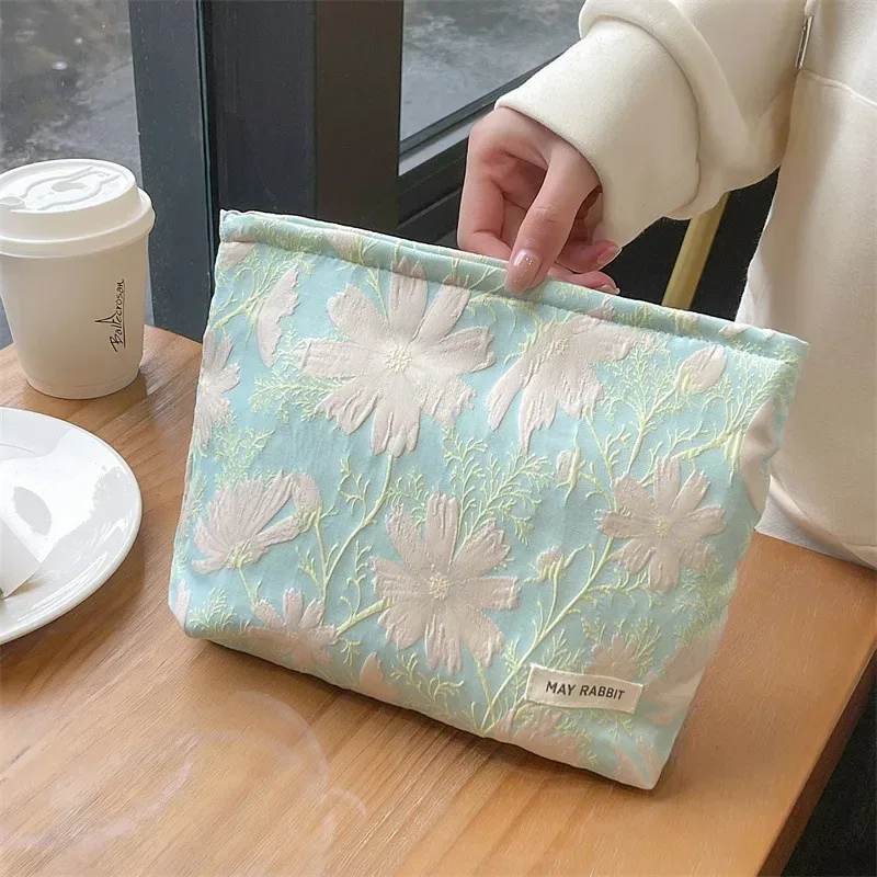nouveau sac de maquillage vintage fleur en relief de haute qualité pour femmes, sac à cosmétiques, pochette de maquillage en toile de grande capacité, organisateur de voyage
