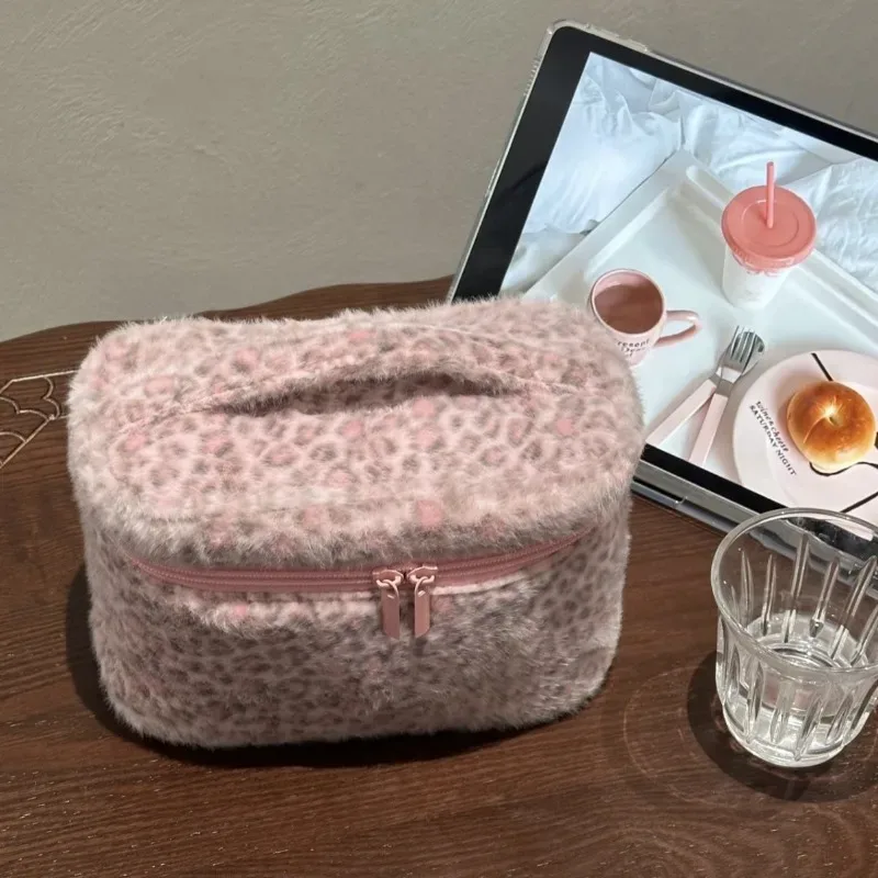 organisateur de toilette de voyage résistant à l'usure, étui de rangement mignon, sac cosmétique en fausse fourrure imprimé léopard rose, pochette de maquillage en peluche pour femmes
