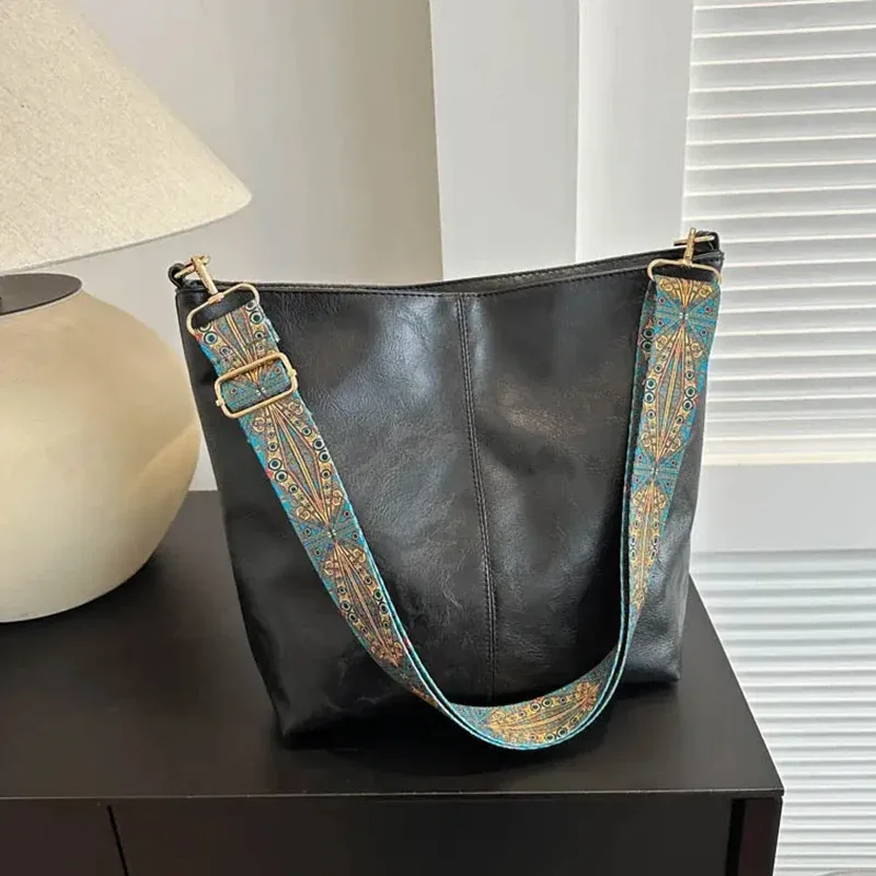 Sac fourre-tout de couleur unie à la mode pour femmes, sac à bandoulière polyvalent décontracté à fermeture éclair pour un usage quotidien, sac de banlieue tendance assorti avec tout