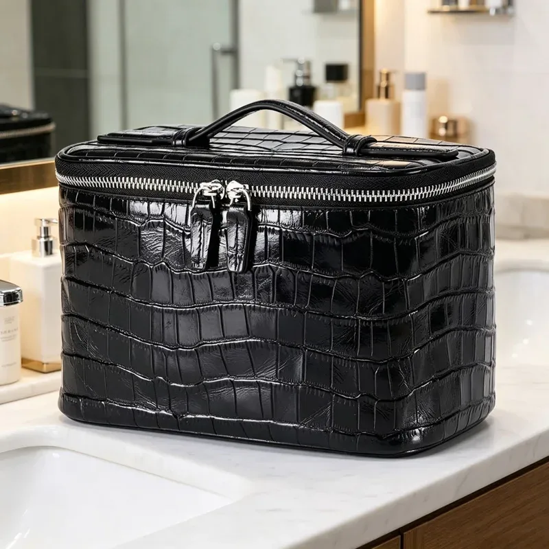 trousse toilette cuir vache violet noir vert motif crocodile multi compartiments fermeture éclair nylon impression voyage femmes