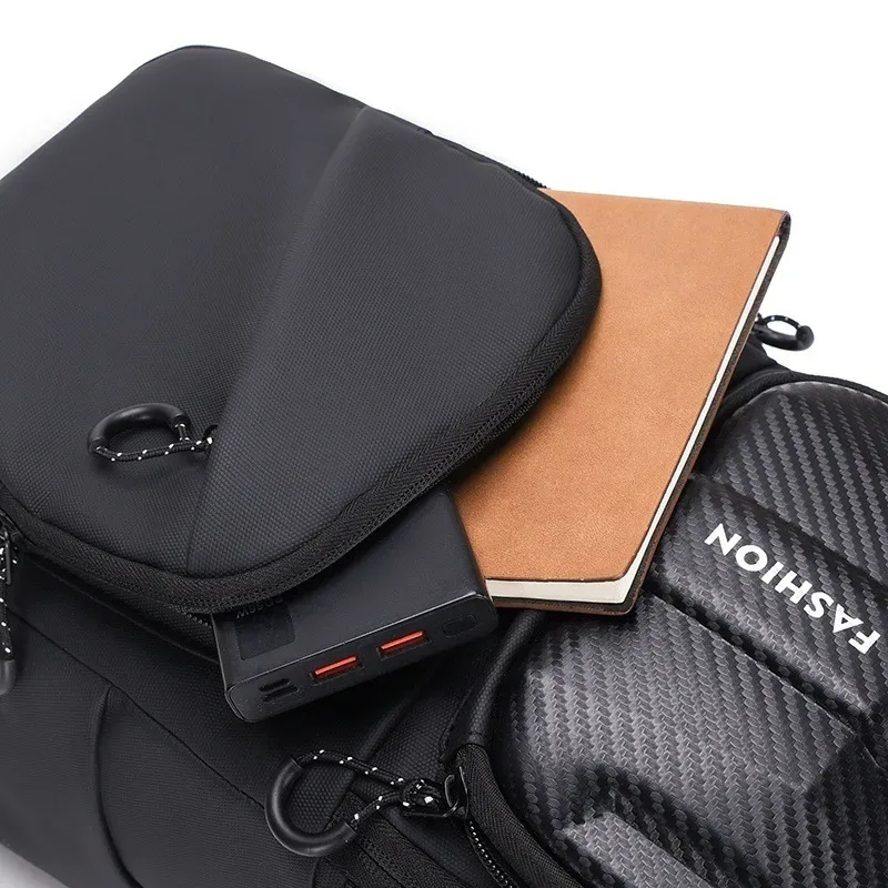 nouveau sac d'équitation de motard de sport en fiber de carbone sac à dos multifonctionnel étanche à coque rigide sac d'ordinateur portable d'étudiant décontracté en plein air pour hommes