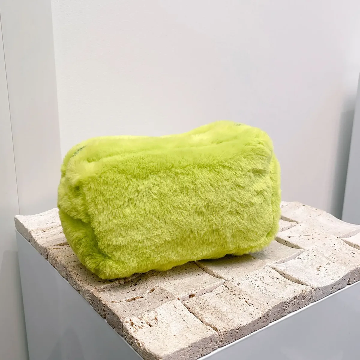 pochette à maquillage en peluche, sac cosmétique sécurisé en fausse fourrure, pochette à maquillage moelleuse, pochette cosmétique grande capacité en peluche pour pochette élégante