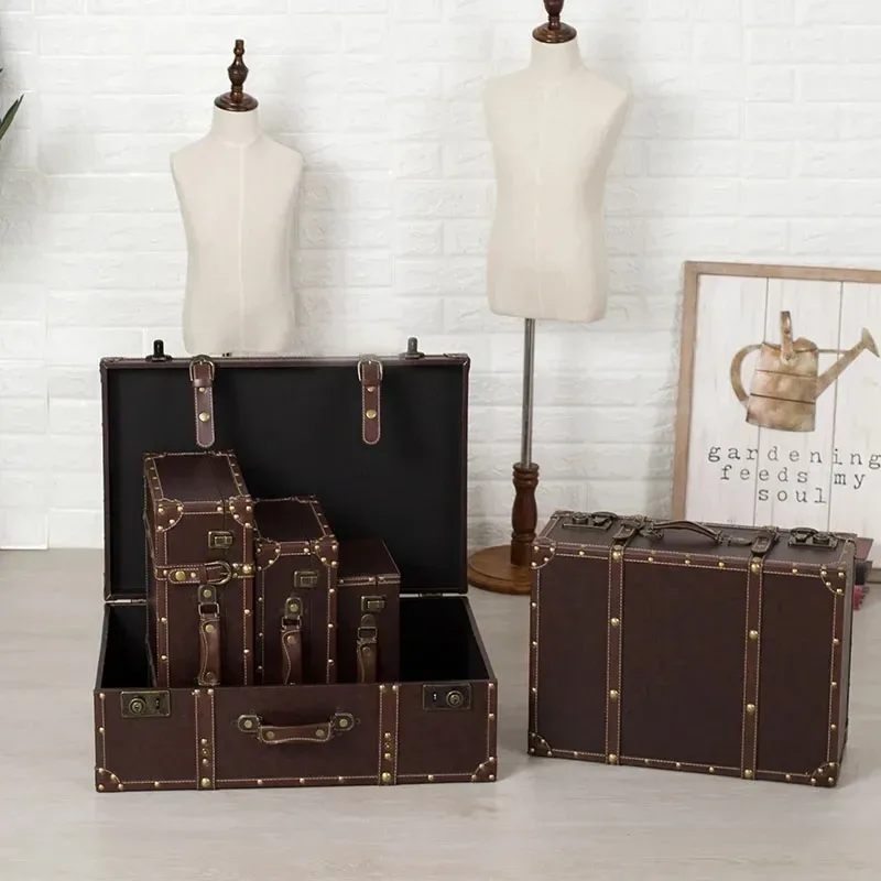 valise cuir pu vert foncé rivets dorés poignées cuir marron intérieur noir voyage décoration