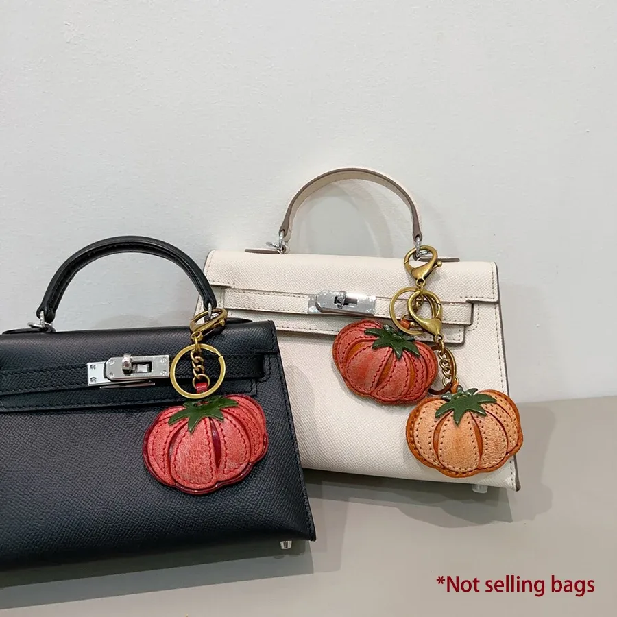 breloque de sac en cuir de vachette motif citrouille, pendentif tomate exquis, accessoire de sac à dos mignon et polyvalent pour femme, porte-clés
