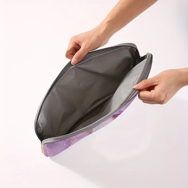 housse ordinateur portable motif marbré violet bleu doré polyester protection voyage rectangulaire fermeture glissière grisée porte documents usage travail école