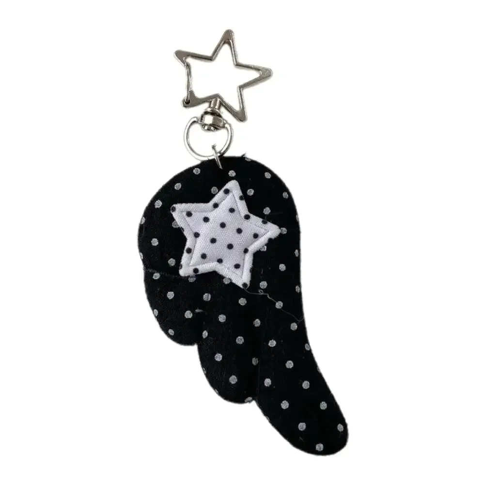 cadenas serrure tsa pochette cuir noir détails métal argent ailes tissu blanc noir pois coeur étoile metallique chaînes