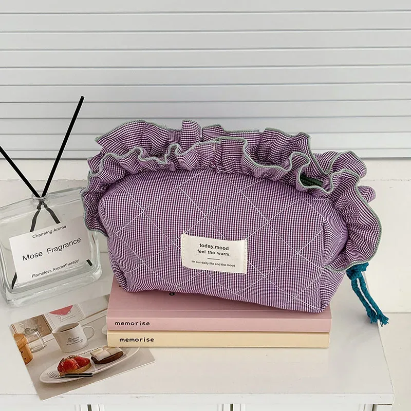 trousse de maquillage vintage à carreaux vichy pour femme avec bords volantés - grande capacité, fermeture élégante à nœud en ruban pour usage quotidien