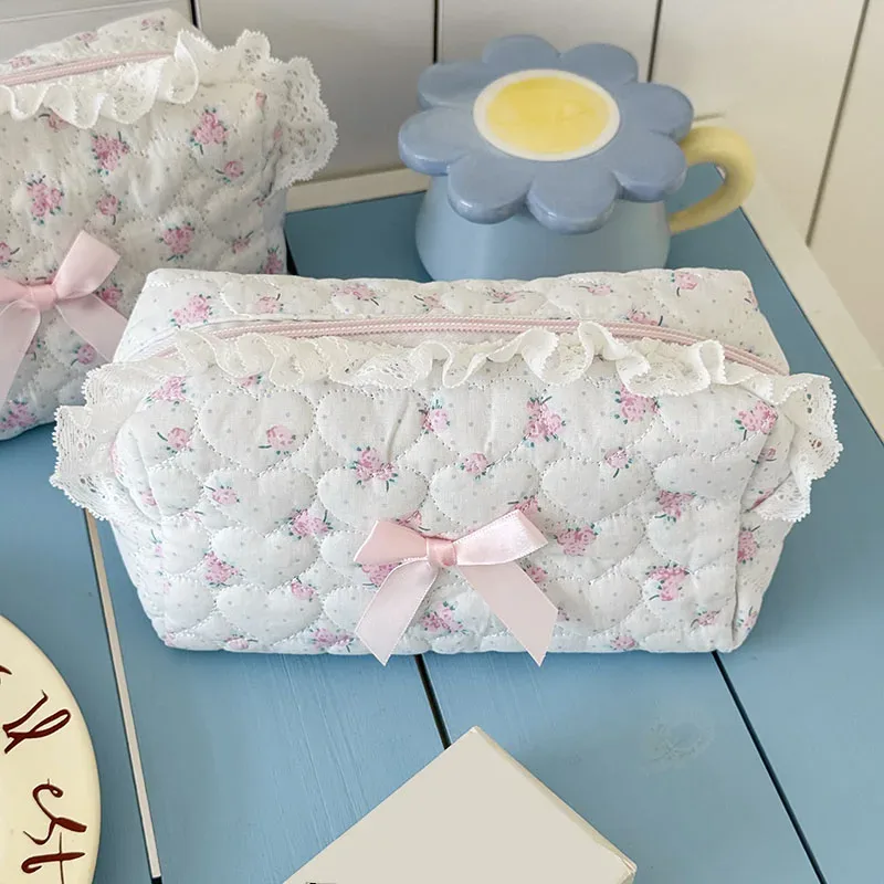 sac de rangement de cosmétiques en forme de cœur rose, pochette de maquillage esthétique mignonne avec garniture en dentelle, sacs de rangement de cosmétiques vintage de grande capacité
