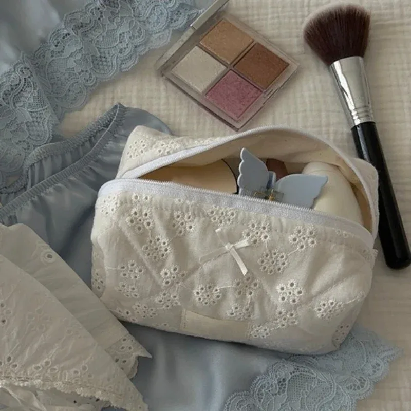 trousse de maquillage florale avec nœud en dentelle pour femmes, trousse de toilette de grande capacité, organisateur de cosmétiques de voyage, pochette portable coréenne mignonne pour femmes
