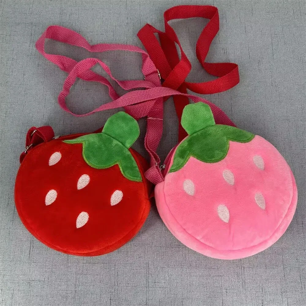 2 couleurs, cartable à fraises mignon, cartable à fruits en peluche mignons de 14cm, pochette à bandoulière extérieure