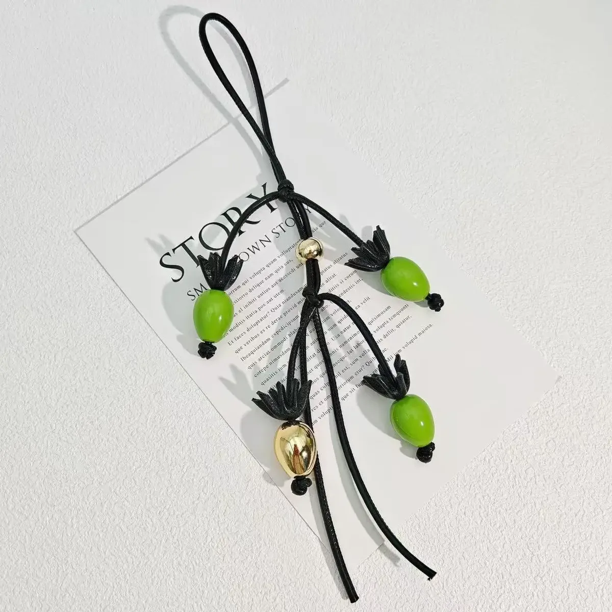 breloque en cuir de vachette motif tomate et gland pour sac à main loewe femme, pendentif exquis, accessoire de sac à dos polyvalent et mignon