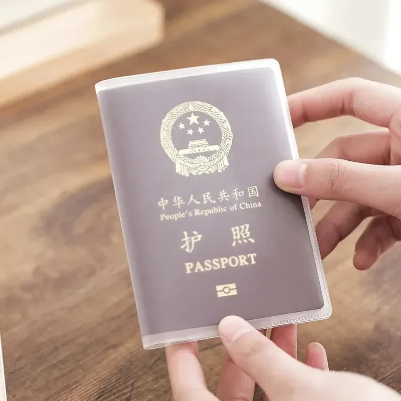 housse protection passeport transparente motif lignes plastique épais accessoires voyage blanc gris rouge kaki rose