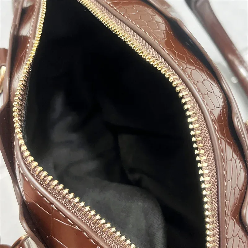 nouveau sac à main tendance en forme de crocodile pour femmes, sac fourre-tout de créateur à la mode européenne et américaine, sac à bandoulière décontracté pour femme