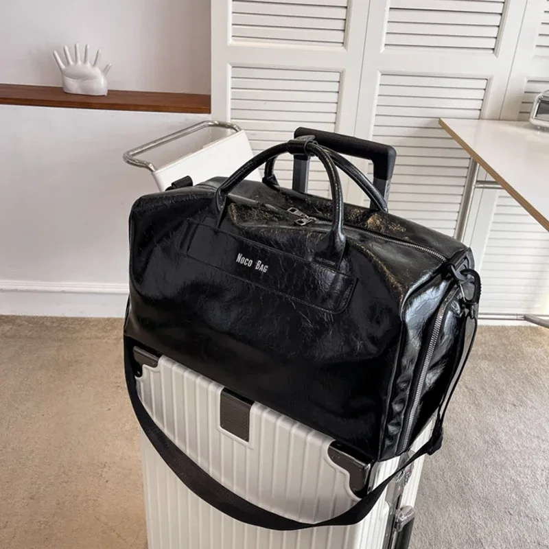 sacs de sport en pu imperméables avec logo, sacs à bagages, sacs de voyage, sacs de fitness, motif de nom imprimé personnalisé, vente en gros