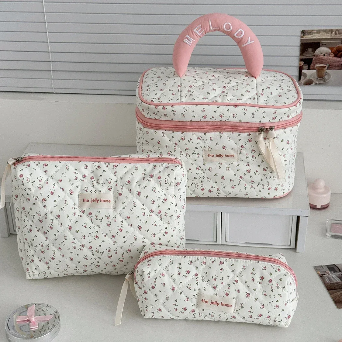 sac à cosmétiques matelassé rose fraise pour femme, 1 pièce, organiseur de voyage portable, pochette de rangement pour maquillage et articles de toilette, sac à main zippé pour femme