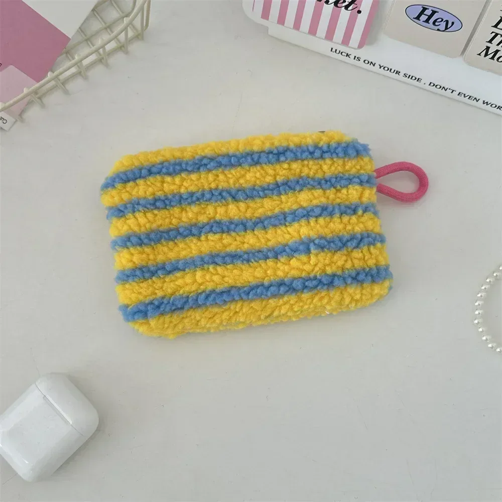 mini trousse de maquillage en peluche mignonne, portable, voyage, cosmétique, rouge à lèvres, écouteurs, carte, sac à main de rangement, pochette portefeuille pour femmes