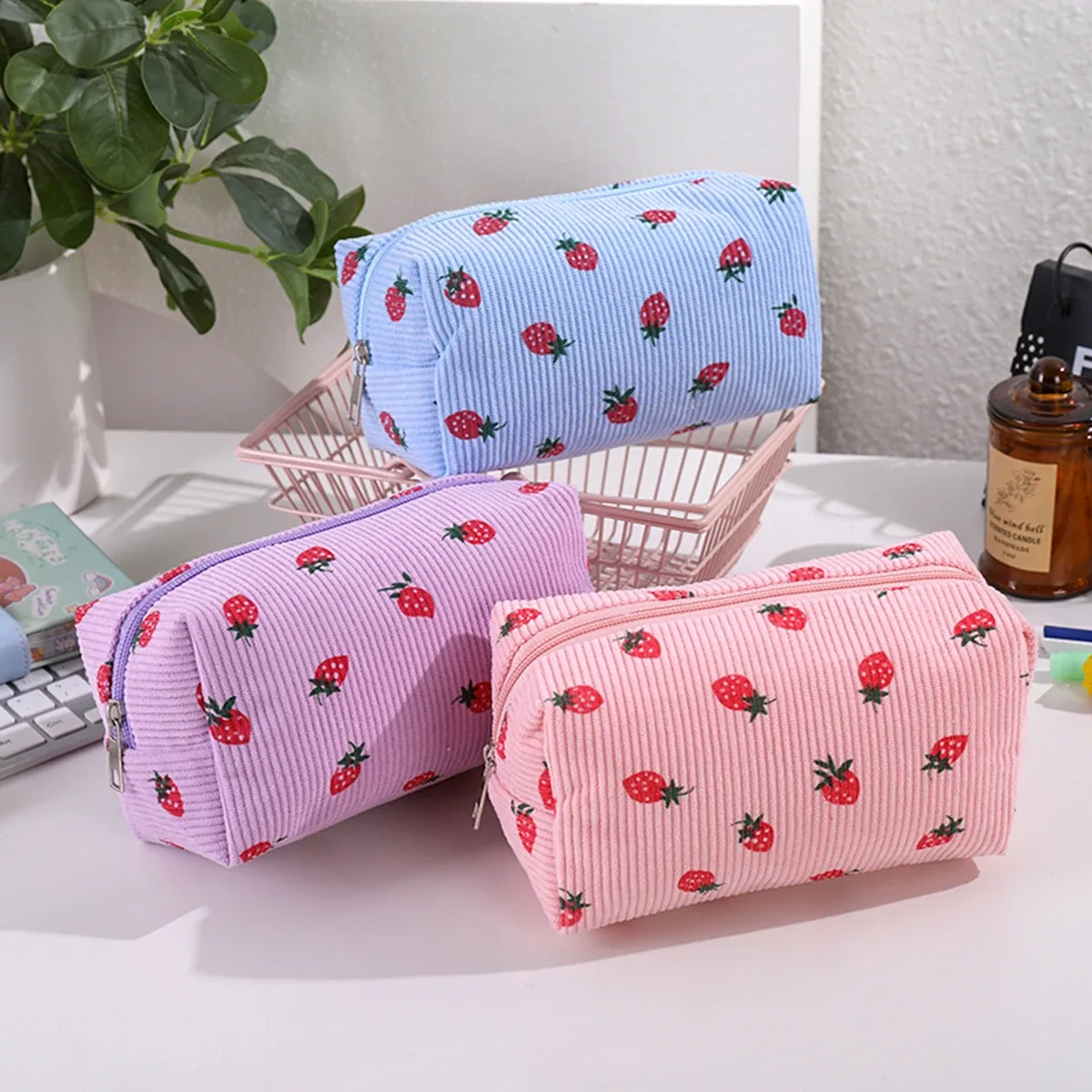 trousse de maquillage mignonne à motif fraise, grande valeur esthétique, sac de rangement de voyage extérieur, trousse de toilette portable grande capacité mignonne