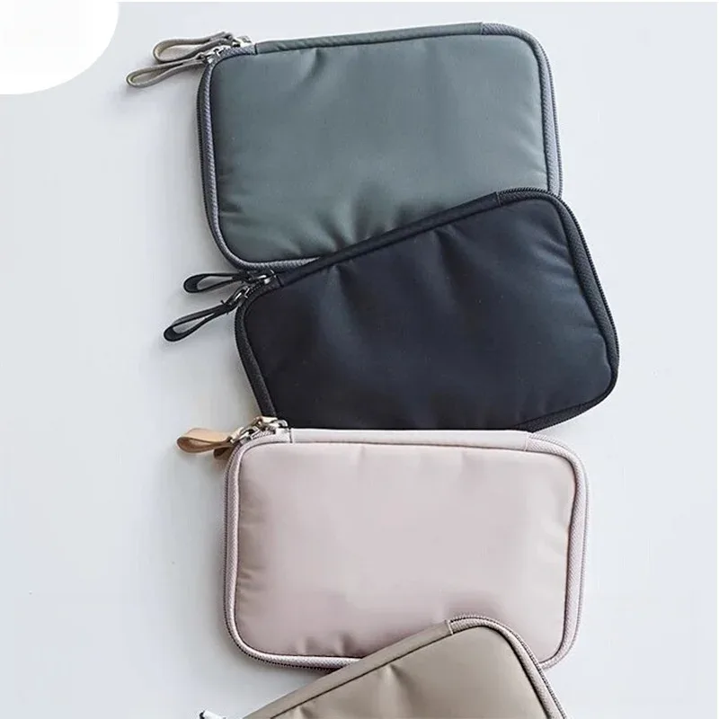 nouvel arrivage portefeuille de voyage simple en nylon, sac de rangement intégré portable pour passeport, cartes d'identité et téléphone portable