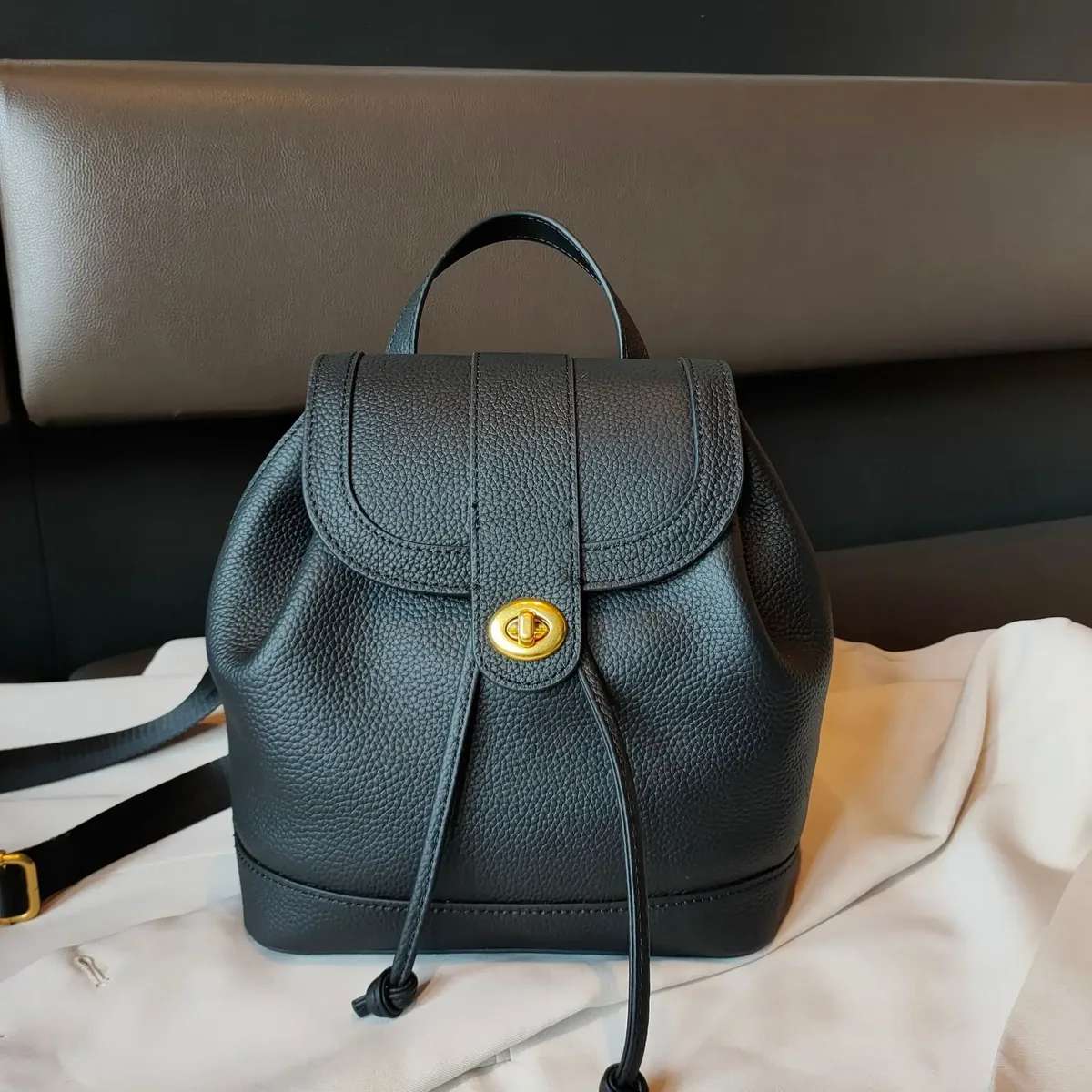 sac à dos antivol en cuir de vachette pour femme, sac de voyage pour femme, sac à dos tout assressenti, fermeture à cordes de loisirs, couleur frappée, 100% cuir