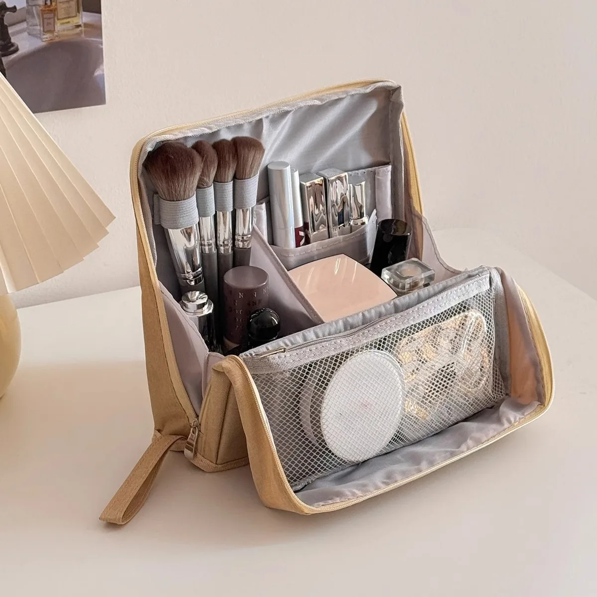 sac de maquillage vertical pour femmes, sac de rangement de soins de la peau de grande capacité debout, organisateur cosmétique multi-compartiments partiqué