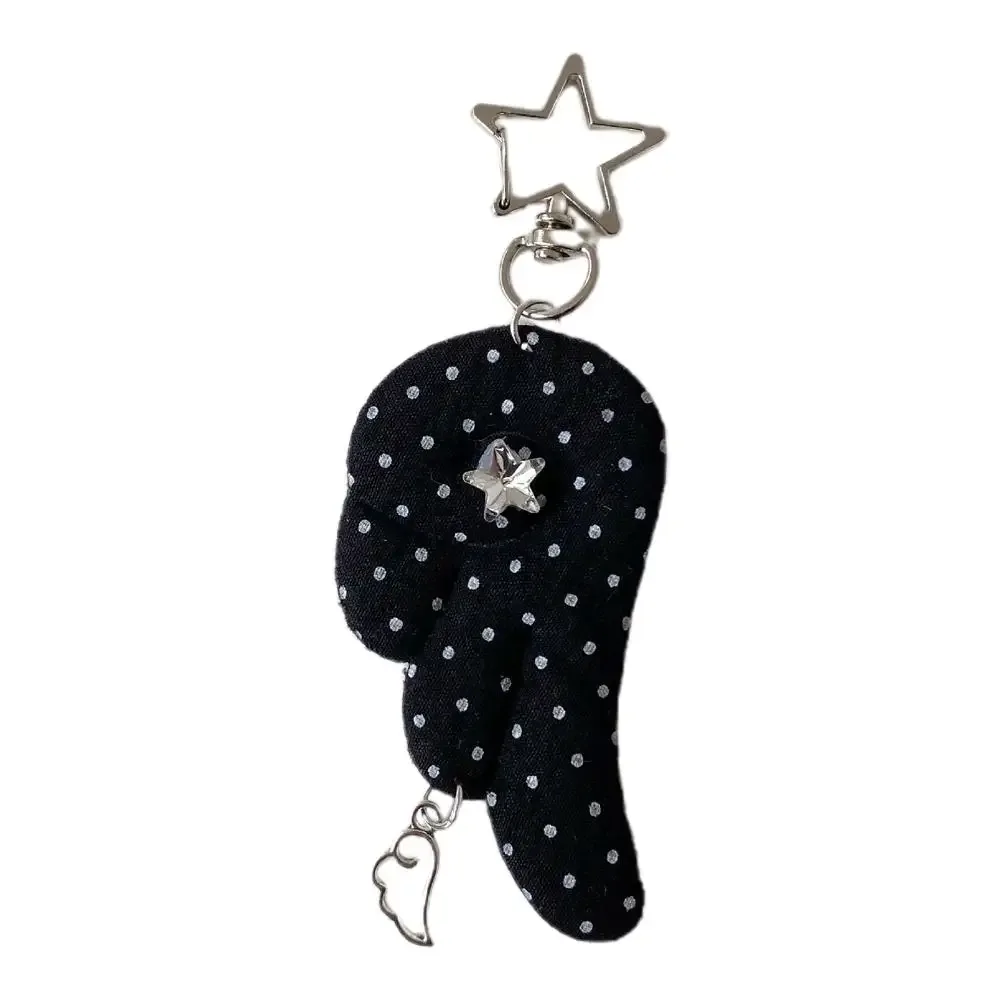 cadenas serrure tsa pochette cuir noir détails métal argent ailes tissu blanc noir pois coeur étoile metallique chaînes