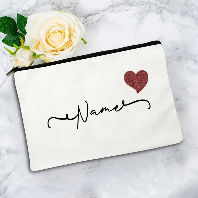 trousse de maquillage personnalisée avec nom en forme de cœur, sac de rangement pour articles de toilette pour femme, trousse à cosmétiques, cadeau de fête pour enseignant