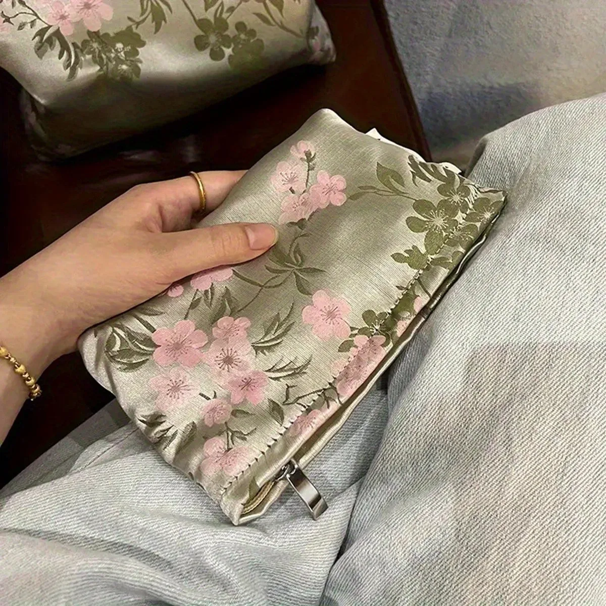 trousse de maquillage en satin de style chinois, sac de rangement pour produits de soin de la peau, sac pour papiers d'identité, trousse de toilette, trousse de maquillage à main, 1 pièce