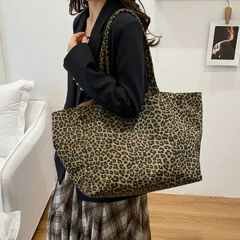 sac à bandoulière imprimé léopard pour femmes, texture simple, fourre-tout à poignée, sac de rangement décontracté polyvalent et pour les déplacements