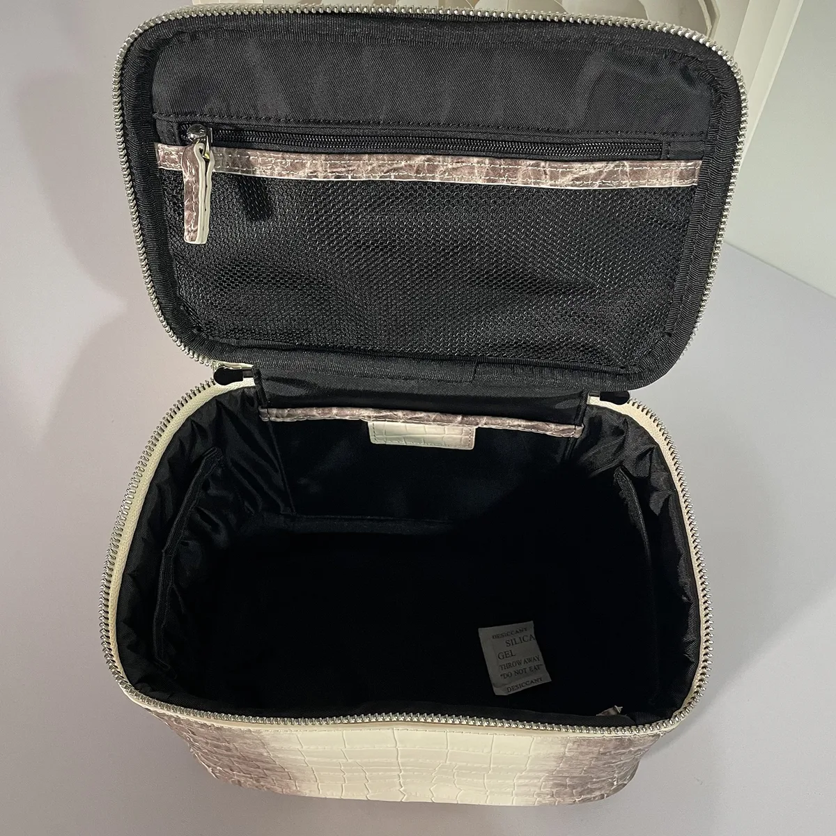sac de maquillage en cuir de vachette à motif crocodile, nouveau, avec initiales gratuites, sac de toilette portable de voyage, grande capacité, sac de rangement pour cosmétiques