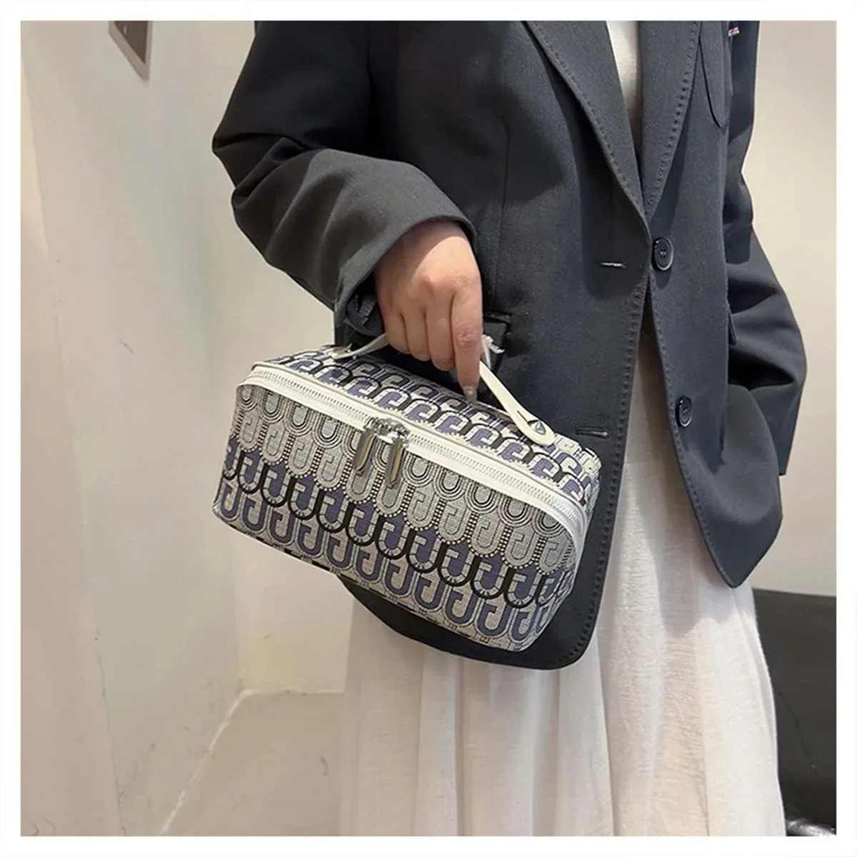 nouveau sac à cosmétiques à la mode, sac de rangement portable et polyvalent de voyage, sac de toilette imprimé rétro haut de gamme de grande capacité
