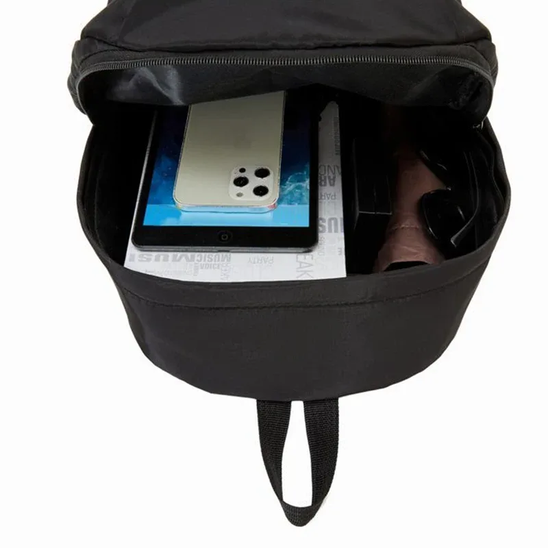 sacs à dos à double épaule de grande capacité pour hommes et femmes, idéaux pour les trajets quotidiens, les ordinateurs portables, les affaires et les besoins scolaires.